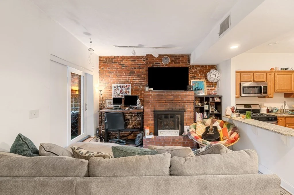 2 bed, 1 bath apartment for rent at 4 Union Park St Unit 1, South End — photo 3 of 28