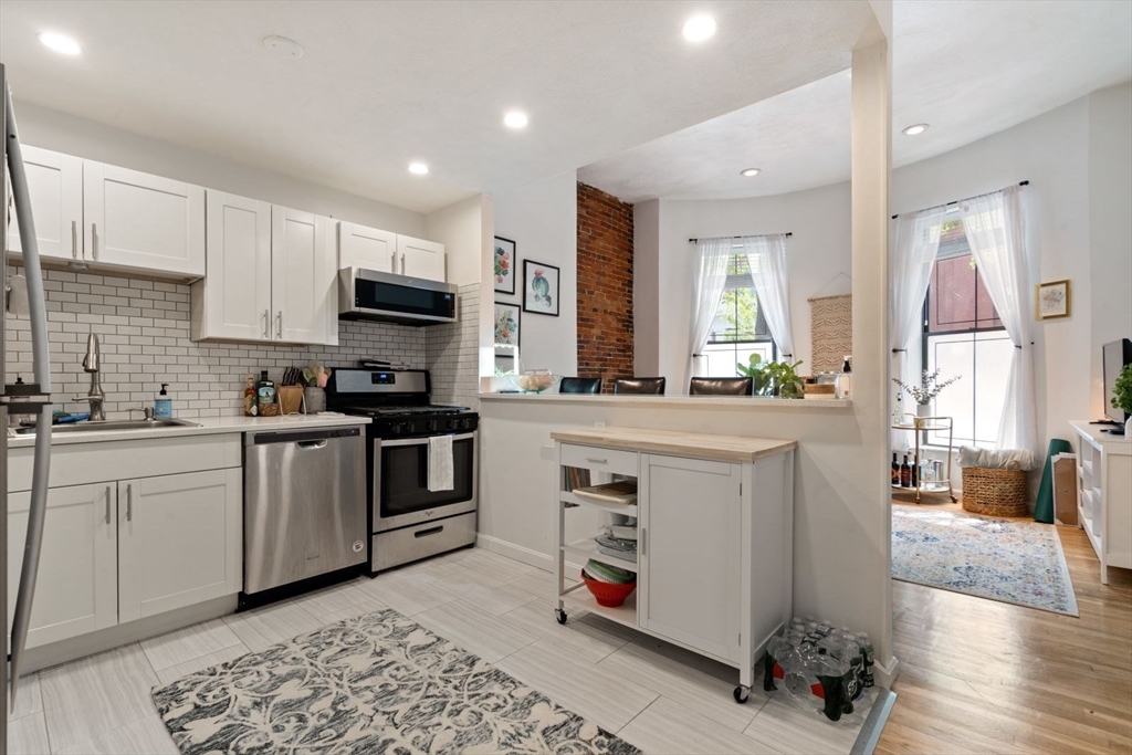 2 bed, 1 bath apartment for rent at 4 Union Park St Unit 2, South End — photo 7 of 17