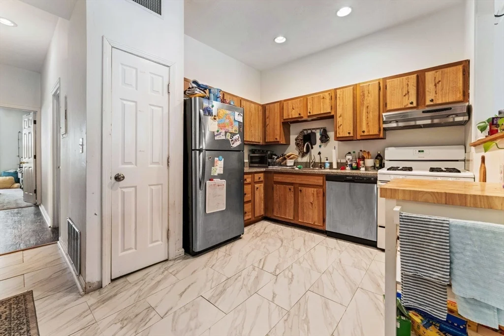 2 bed, 1 bath apartment for rent at 4 Union Park St Unit 3, South End — photo 2 of 19