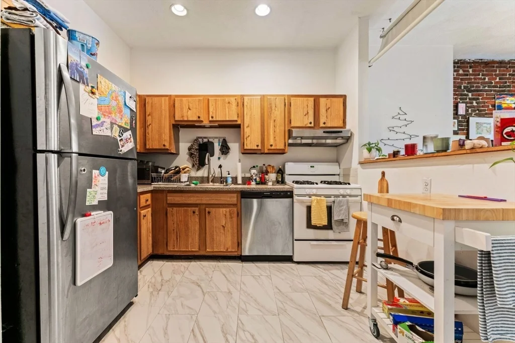 2 bed, 1 bath apartment for rent at 4 Union Park St Unit 3, South End