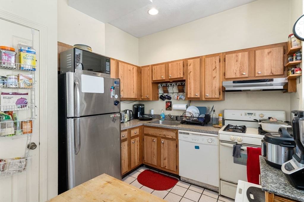 3 bed, 2 bath apartment for rent at 4 Union Park St Unit 4, South End — photo 6 of 15