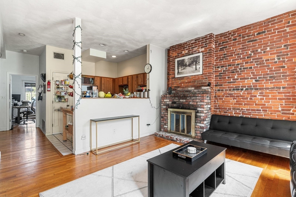 3 bed, 2 bath apartment for rent at 4 Union Park St Unit 4, South End — photo 4 of 15