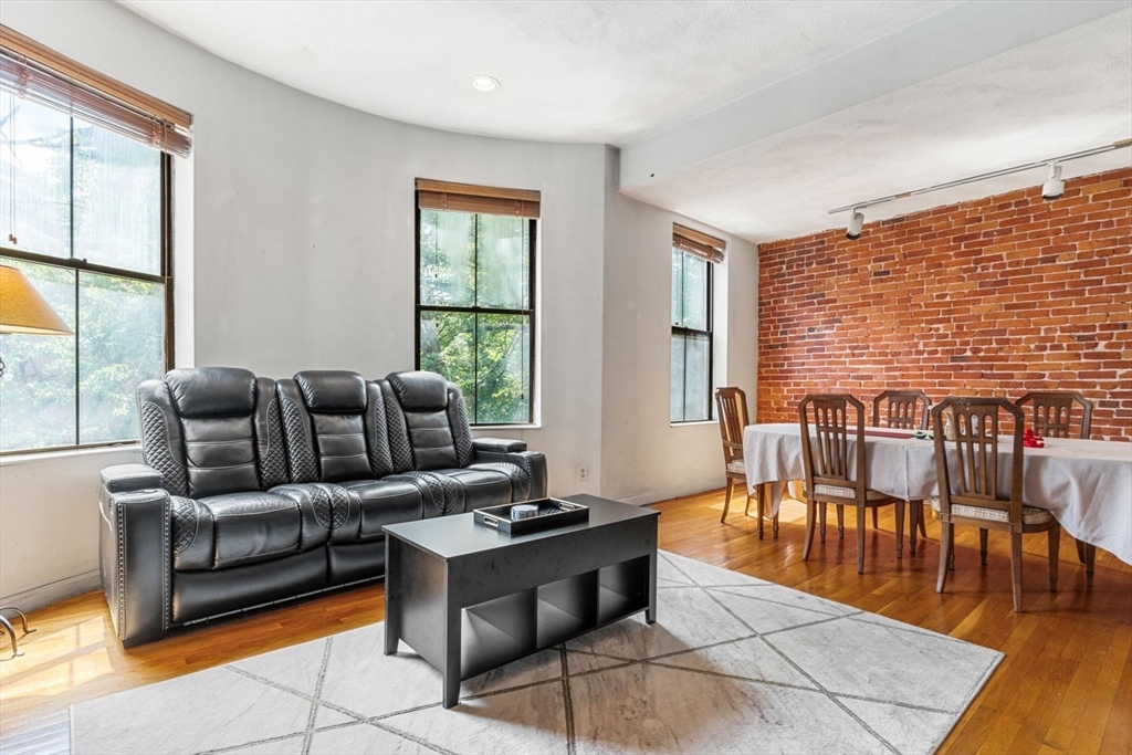 3 bed, 2 bath apartment for rent at 4 Union Park St Unit 4, South End — photo 2 of 15