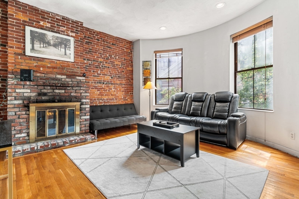 3 bed, 2 bath apartment for rent at 4 Union Park St Unit 4, South End
