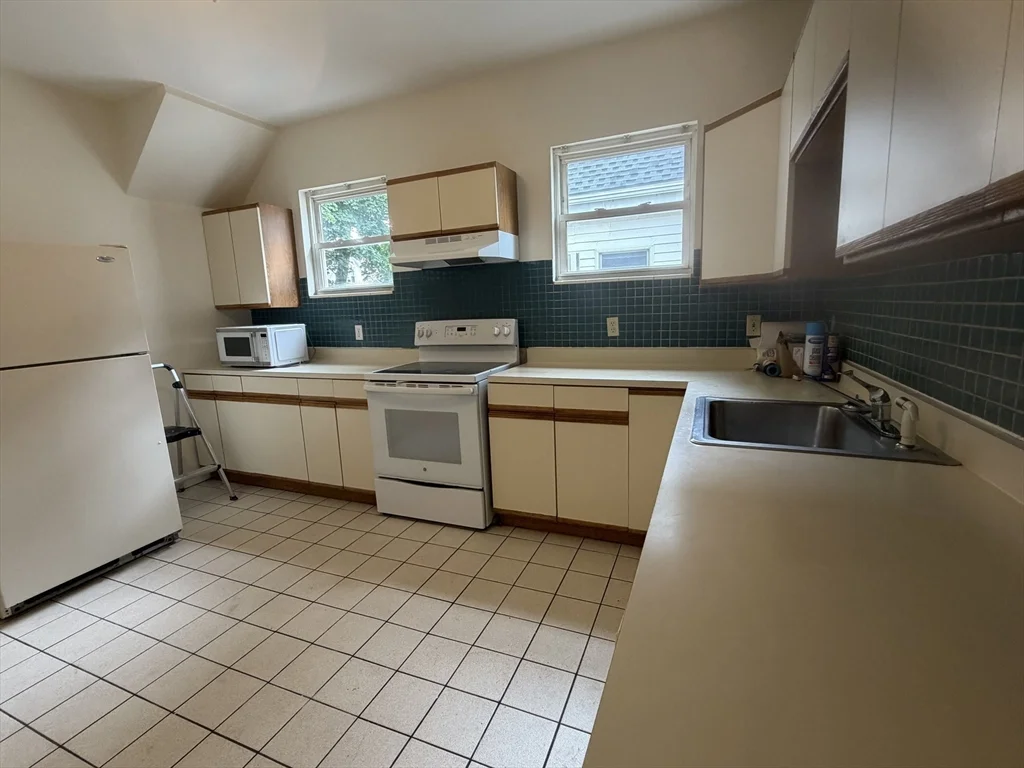 2 bed, 1 bath apartment for rent at 4 Usher Rd Unit 2, West Medford — photo 2 of 16