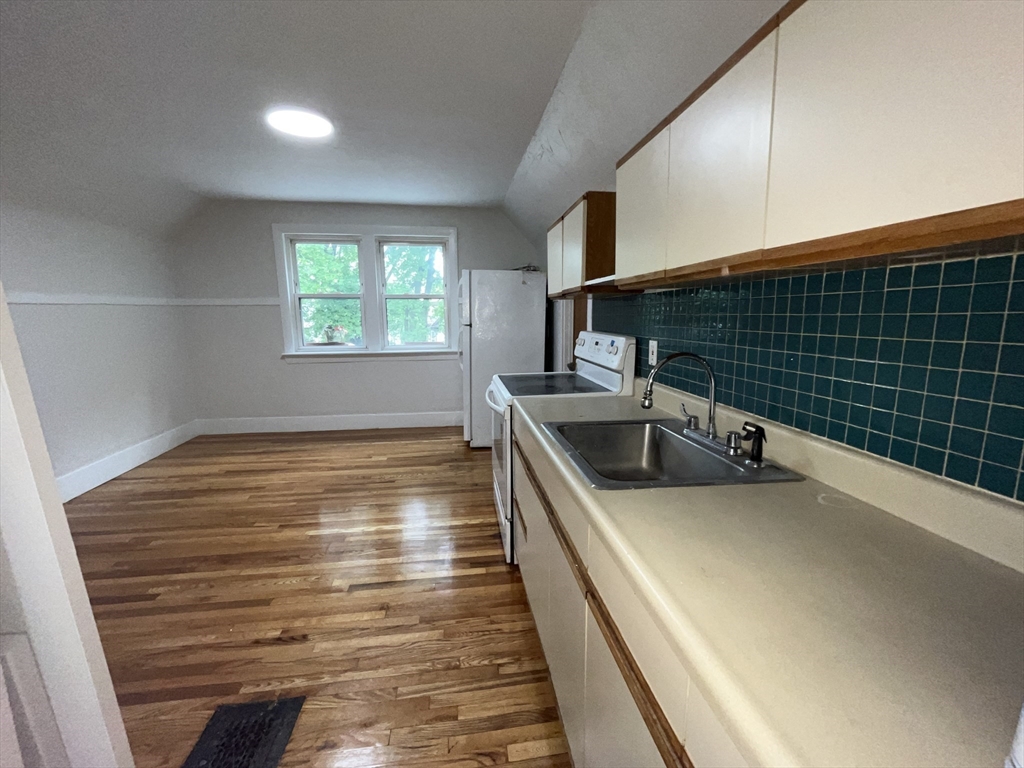 1 bed, 1 bath apartment for rent at 4 Usher Rd Unit 3, Medford — photo 3 of 9