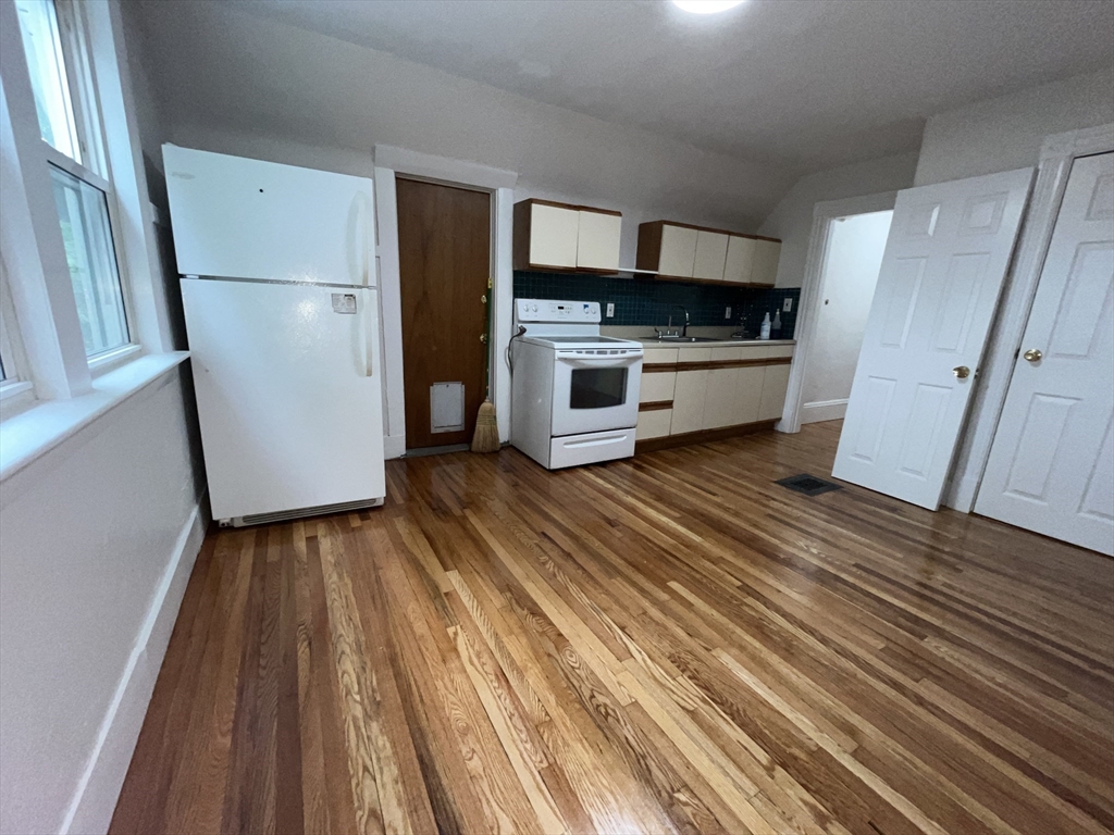 1 bed, 1 bath apartment for rent at 4 Usher Rd Unit 3, Medford — photo 2 of 9