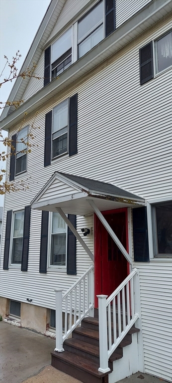 1 bed, 1 bath apartment for rent at 4 View St Unit 3, Worcester — photo 1 of 15
