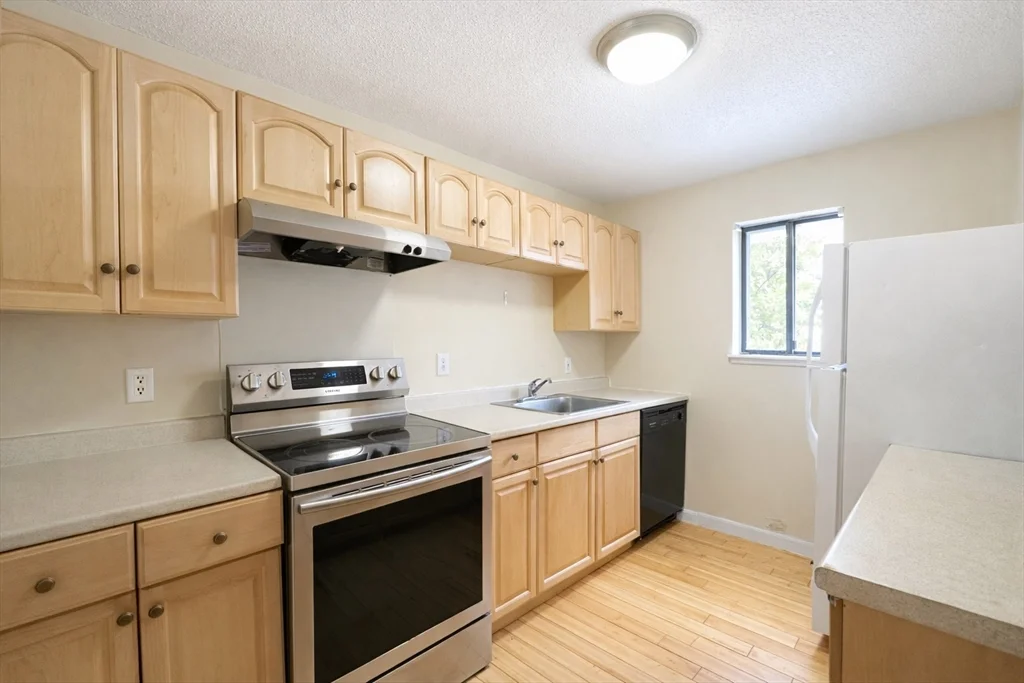 2 bed, 1 bath apartment for rent at 4 Village Brook Unit 4, Natick — photo 1 of 12