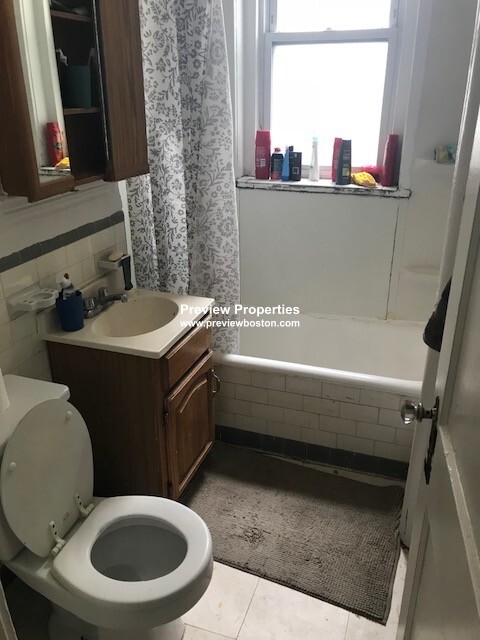 2 bed, 1 bath apartment for rent at 4 Vinal St Unit 5P, Brighton — photo 2 of 2