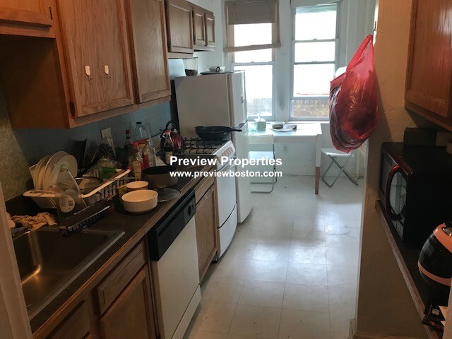 2 bed, 1 bath apartment for rent at 4 Vinal St Unit 5P, Brighton
