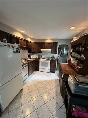 2 bed, 1 bath apartment for rent at 4 Warden St Unit 1, Shrewsbury Street — photo 3 of 12