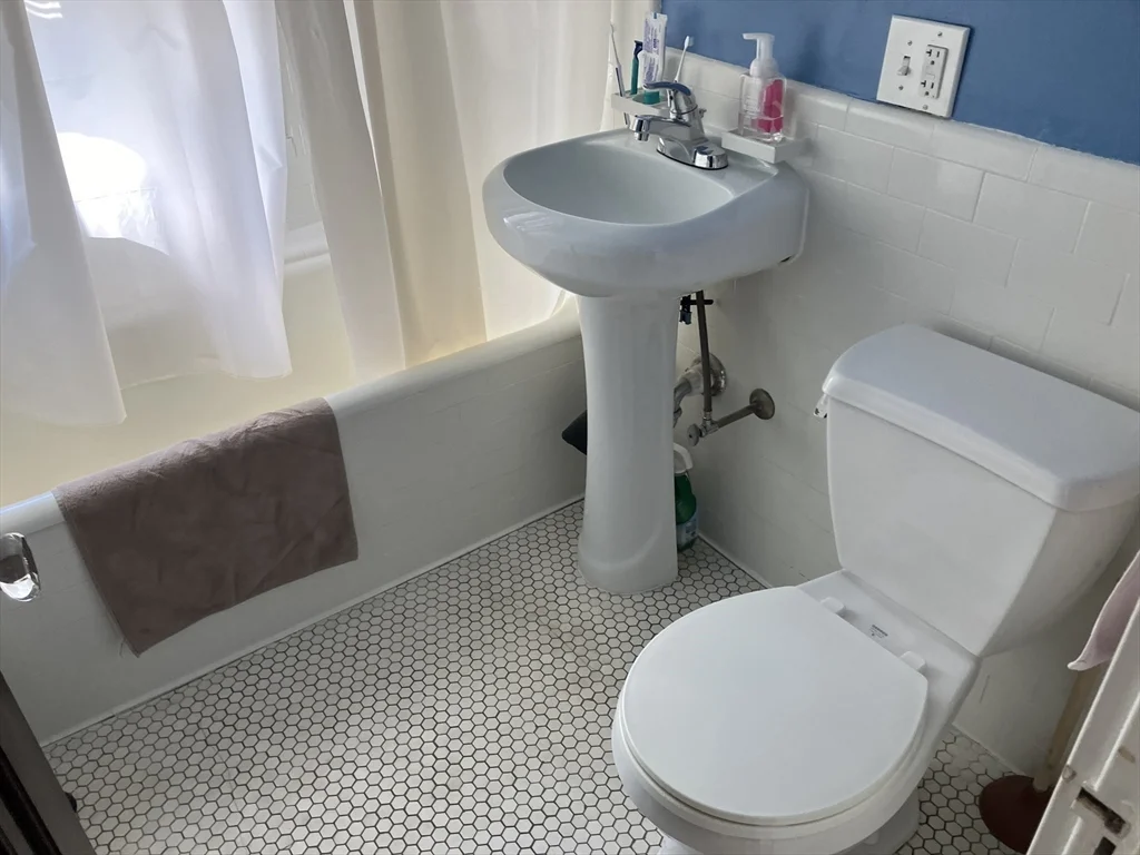 Studio bed, 1 bath apartment for rent at 4 Washington Ave Unit 5, Neighborhood Nine — photo 12 of 13