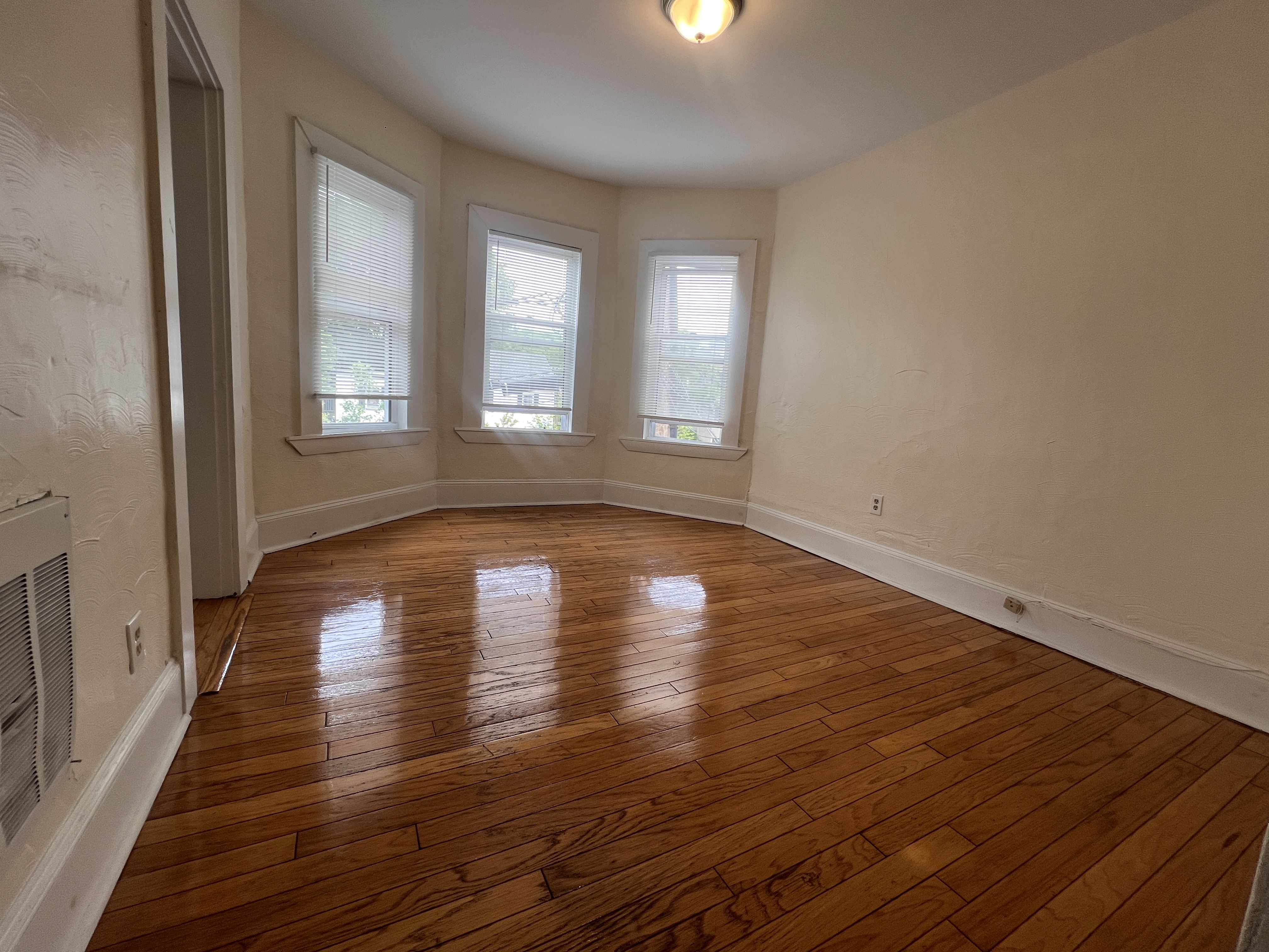 1.5 bed, 1 bath apartment for rent at 4 Watson St Unit 2L, Cambridgeport
