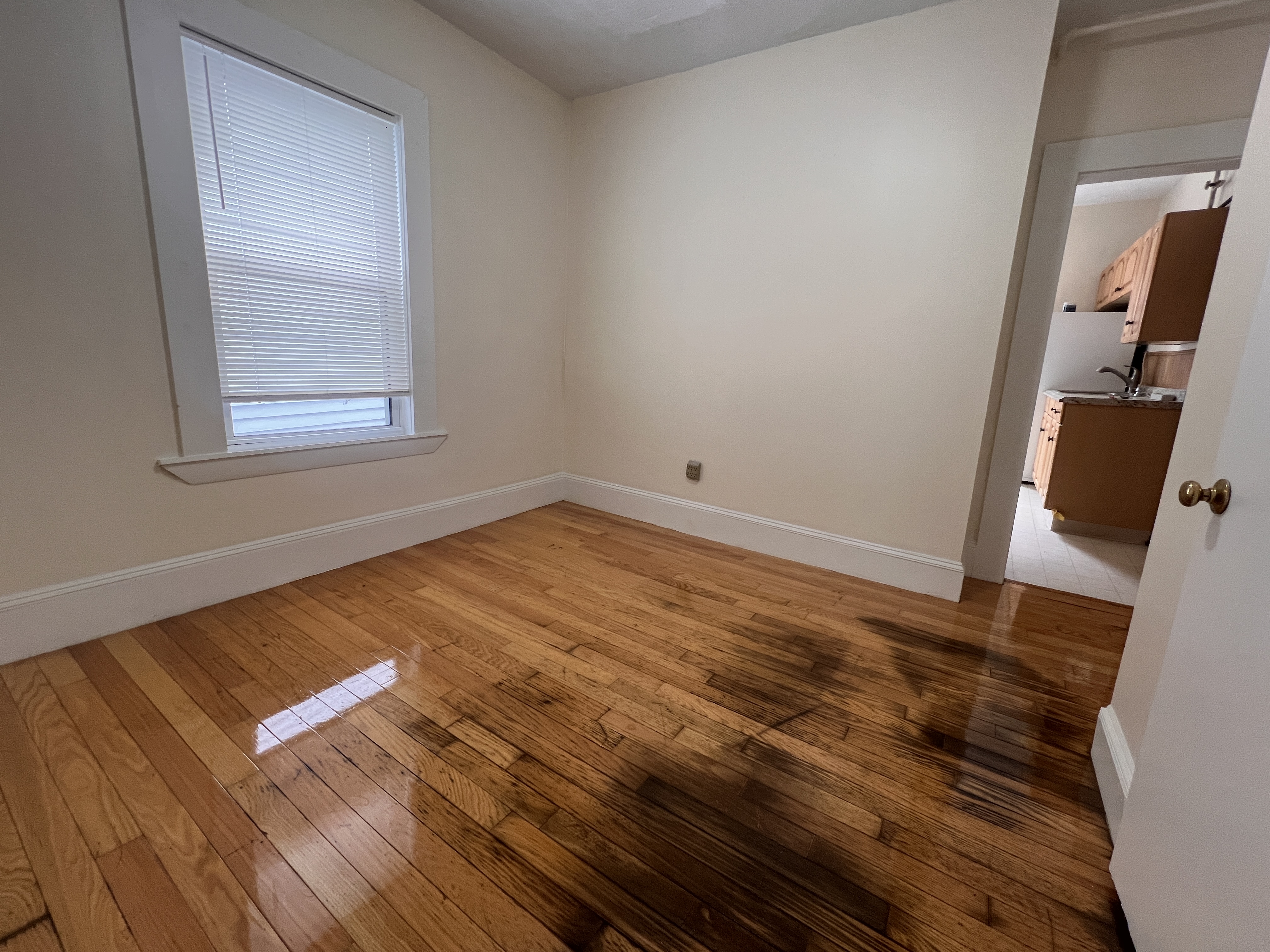 1.5 bed, 1 bath apartment for rent at 4 Watson St Unit 2L, Cambridgeport — photo 5 of 8