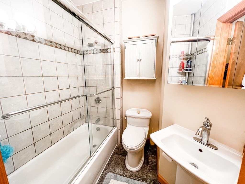 2 bed, 1 bath apartment for rent at 4 Webb Park Unit 1, South Boston — photo 9 of 11