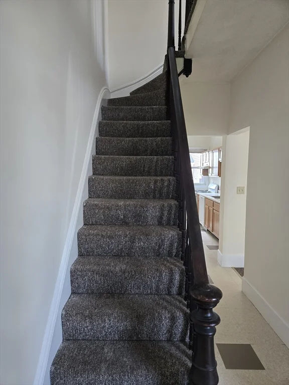 3 bed, 1 bath apartment for rent at 4 Wenlock Rd Unit 4, Dorchester — photo 4 of 7