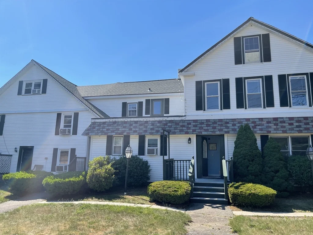 2 bed, 1 bath apartment for rent at 4 West St Unit 2, Wrentham — photo 1 of 32