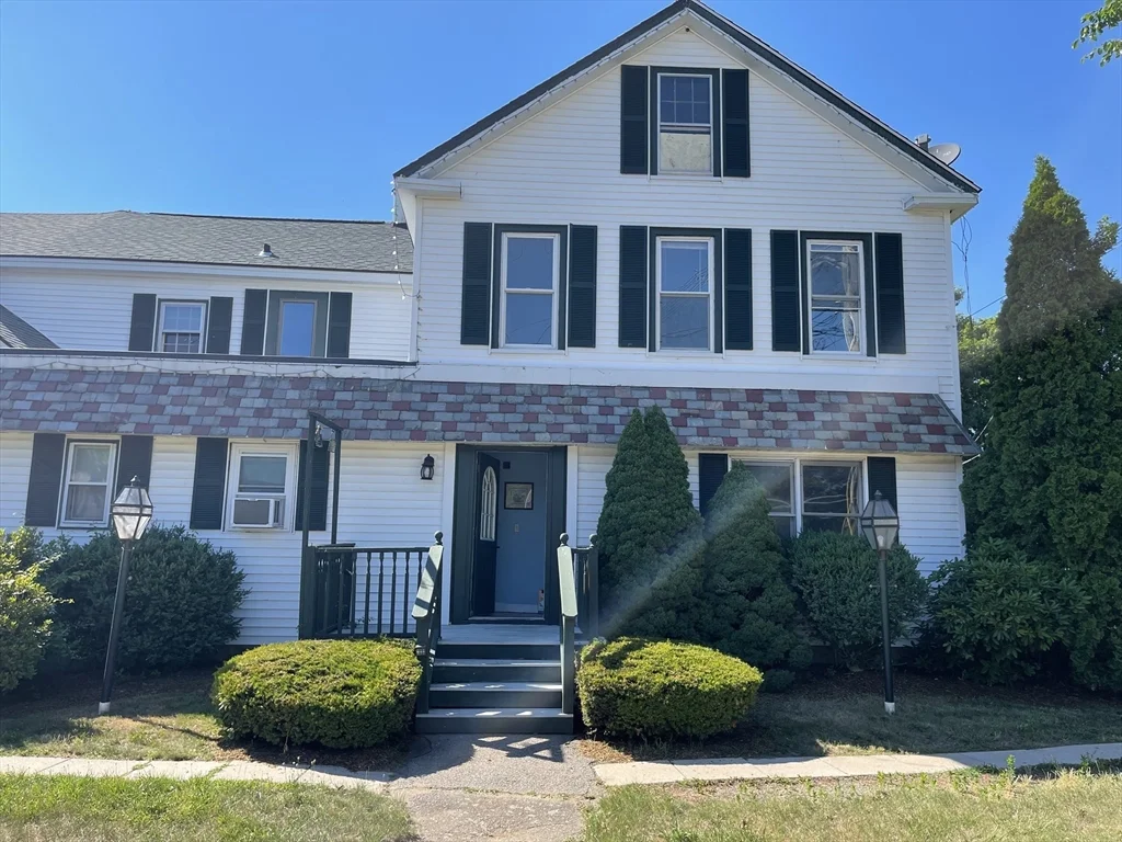2 bed, 1 bath apartment for rent at 4 West St Unit 2, Wrentham — photo 2 of 32