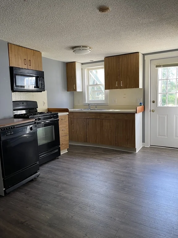 2 bed, 1 bath apartment for rent at 4 West St Unit 2, Wrentham — photo 10 of 32
