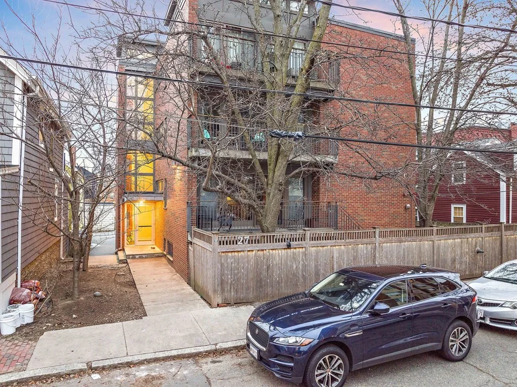 2 bed, 1 bath apartment for rent at 4 West St Unit 4, Mid Cambridge — photo 2 of 24