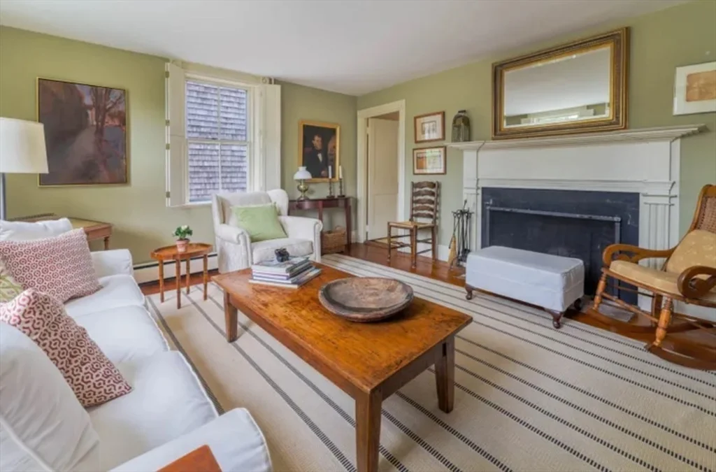 2 bed, 1 bath apartment for rent at 4 York, Nantucket — photo 8 of 25