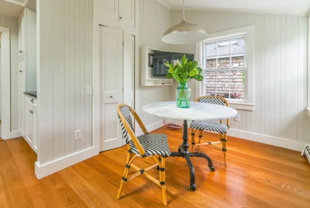 2 bed, 1 bath apartment for rent at 4 York, Nantucket — photo 6 of 25