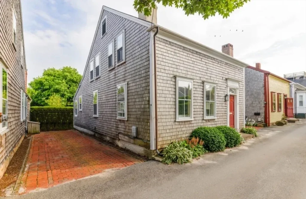 2 bed, 1 bath apartment for rent at 4 York, Nantucket — photo 24 of 25