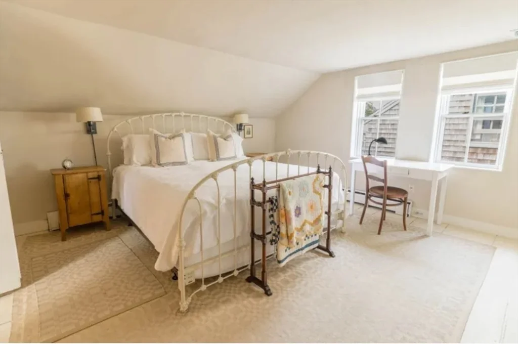2 bed, 1 bath apartment for rent at 4 York, Nantucket — photo 16 of 25