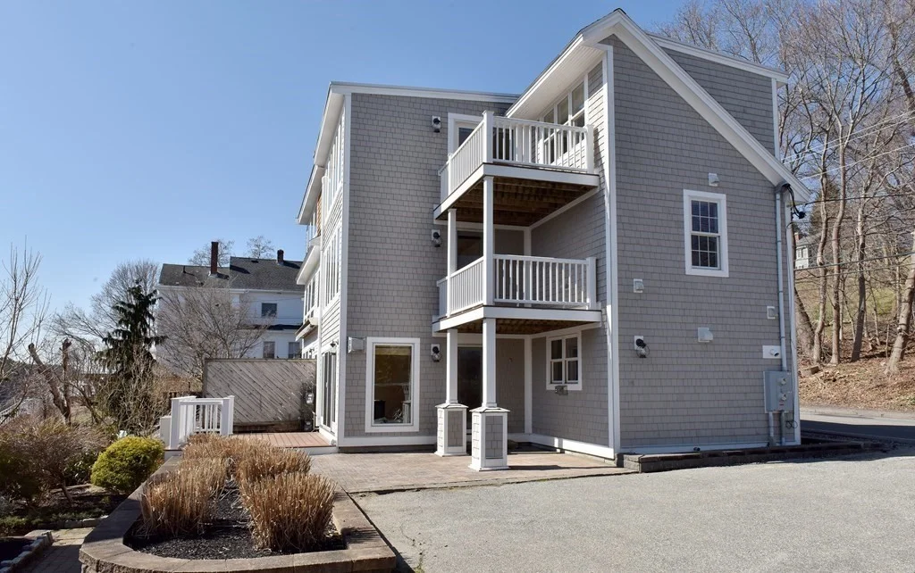 2 bed, 2 bath apartment for rent at 40 1/2 Merrimac St Unit 1, Amesbury — photo 3 of 30