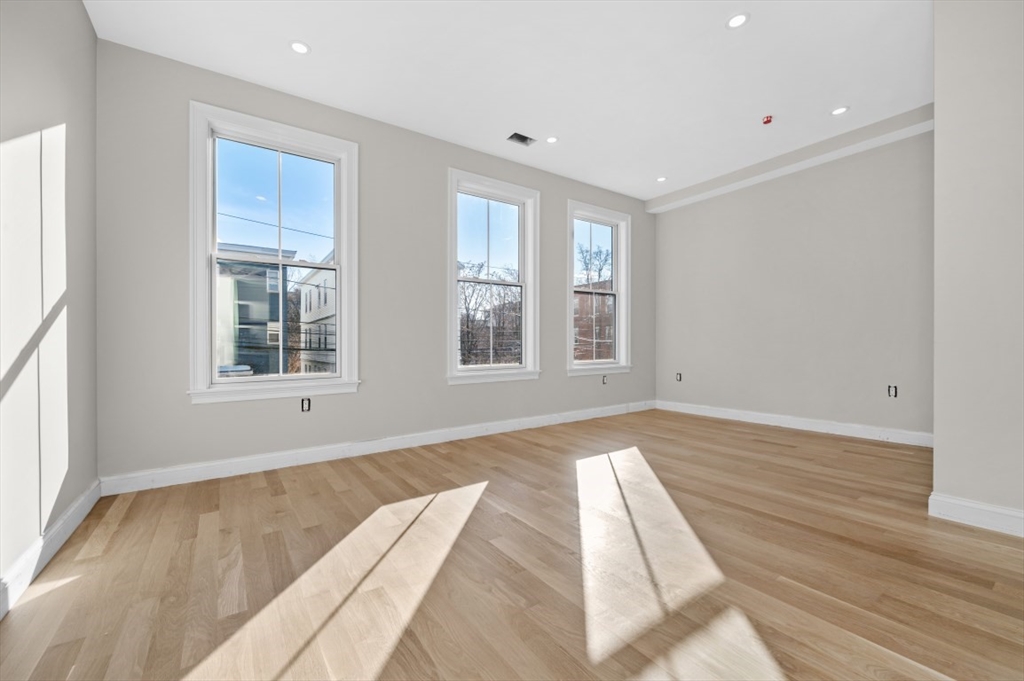 4 bed, 3 bath apartment for rent at 40–A Waverly Unit A, Brighton — photo 9 of 17