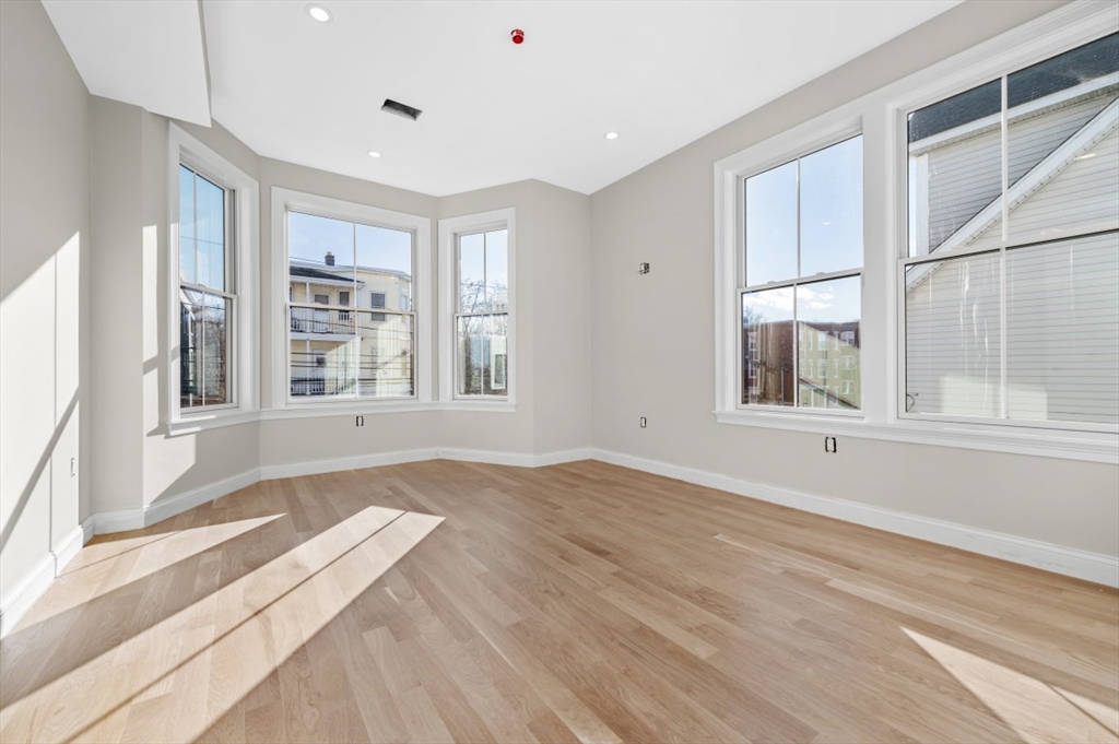 4 bed, 3 bath apartment for rent at 40–A Waverly Unit A, Brighton — photo 11 of 17