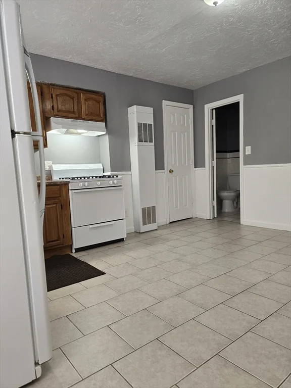 2 bed, 1 bath apartment for rent at 40 Aetna Unit 3, Fall River — photo 7 of 12