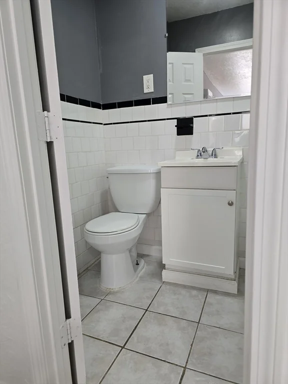 2 bed, 1 bath apartment for rent at 40 Aetna Unit 3, Fall River — photo 10 of 12