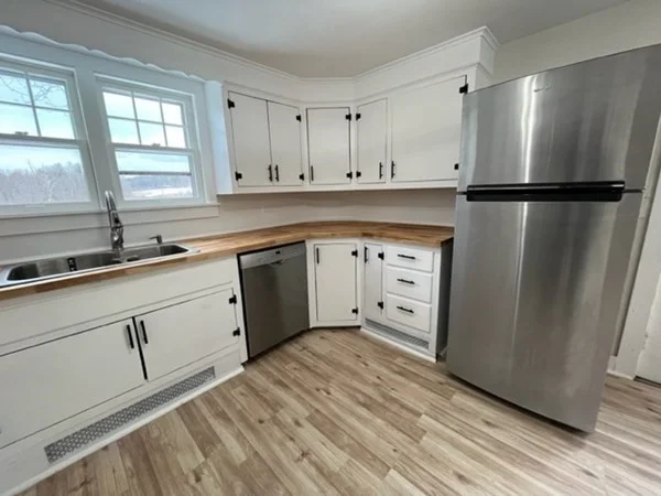 5 bed, 2 bath apartment for rent at 40 Albany Rd Unit HOUSE, West Stockbridge — photo 3 of 26
