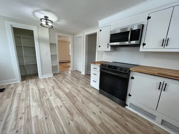 5 bed, 2 bath apartment for rent at 40 Albany Rd Unit HOUSE, West Stockbridge — photo 4 of 26