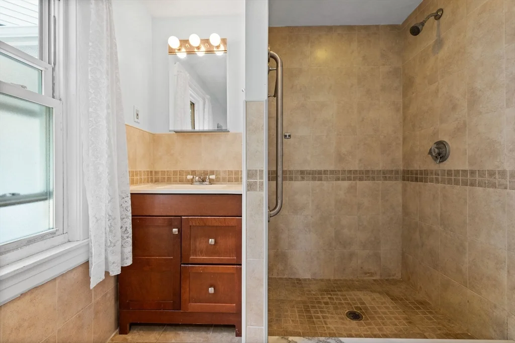 4 bed, 2 bath apartment for rent at 40 Alden Pl Unit A, Newton — photo 16 of 27