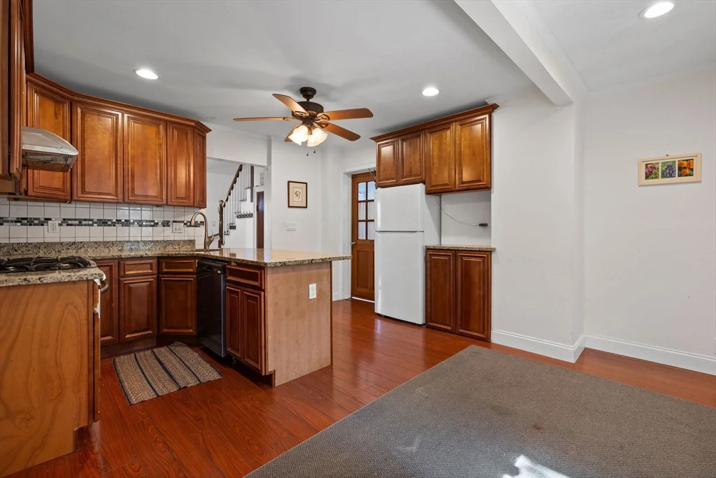 4 bed, 2 bath apartment for rent at 40 Alden Pl Unit A, Newton — photo 2 of 27