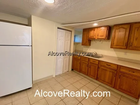 Studio bed, 1 bath apartment for rent at 40 Alfred Rd Unit b, Arlington — photo 2 of 7