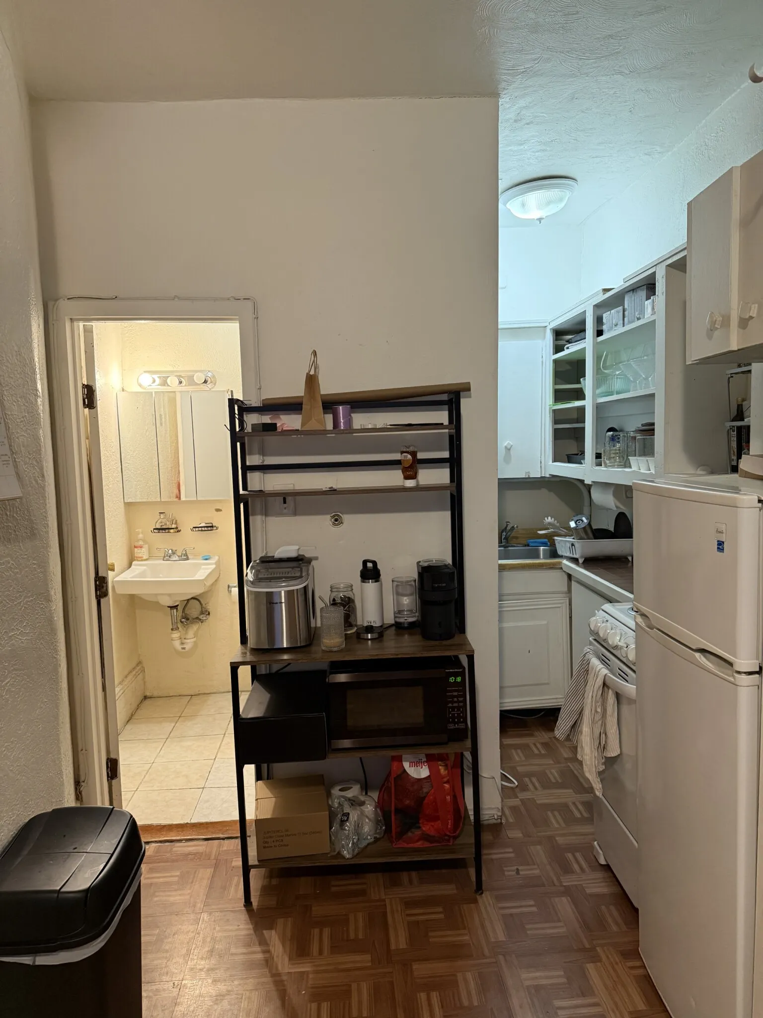 Studio bed, 1 bath apartment for rent at 40 Anderson St Unit 2, Beacon Hill — photo 6 of 7