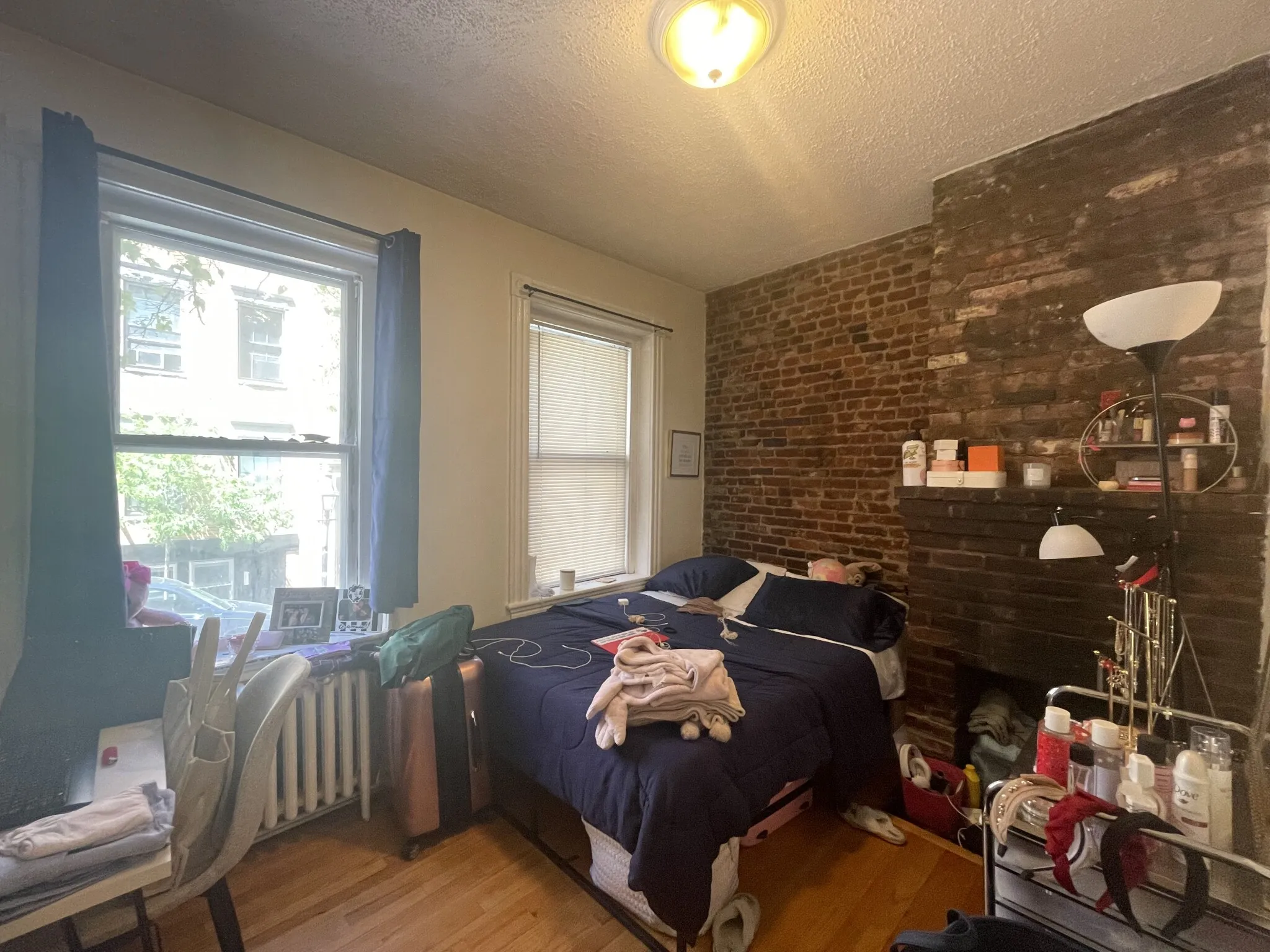 2 bed, 1 bath apartment for rent at 40 Anderson St Unit 40, Beacon Hill — photo 3 of 5