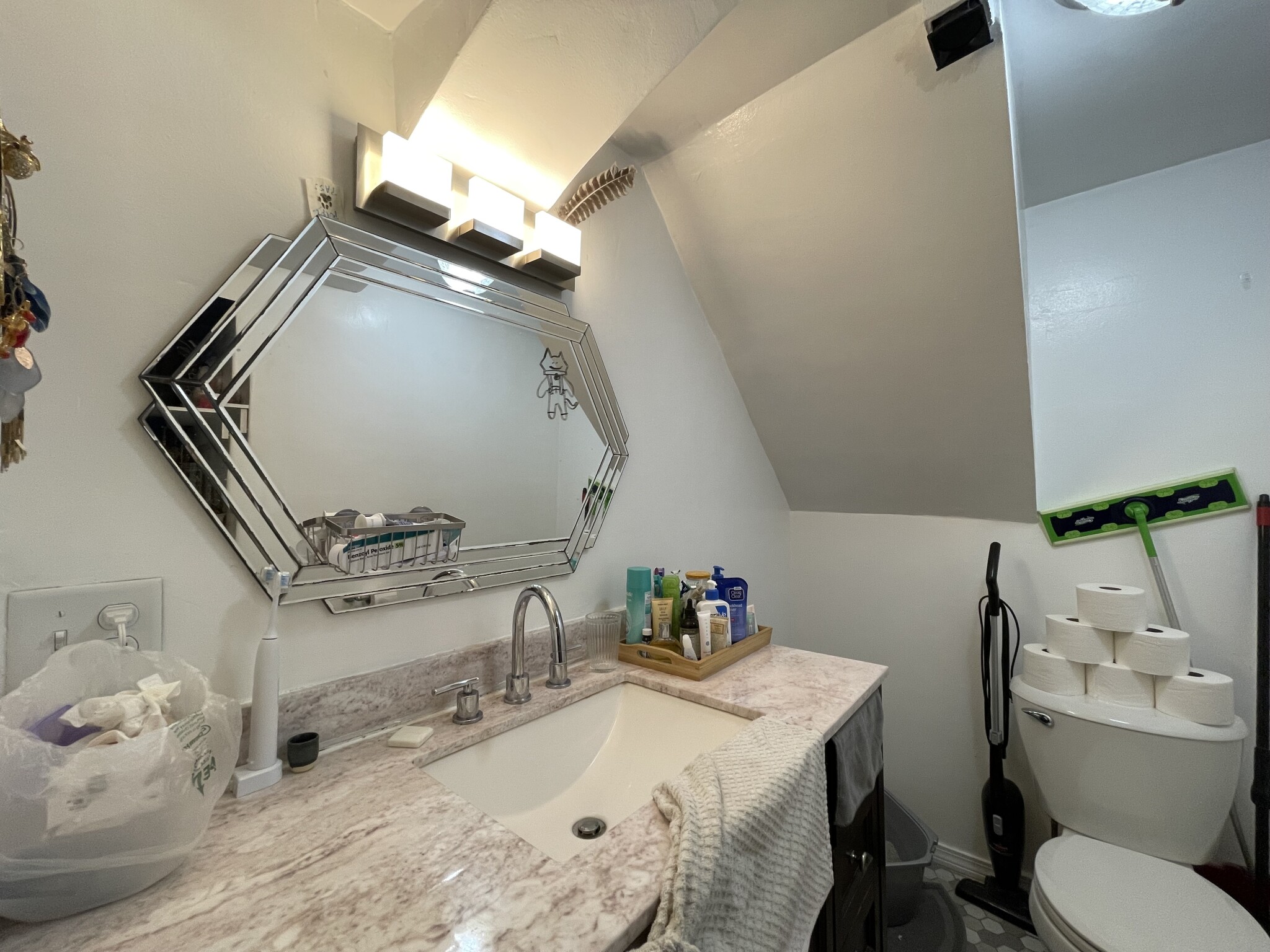 2 bed, 1 bath apartment for rent at 40 Anderson St Unit A, Beacon Hill — photo 8 of 9