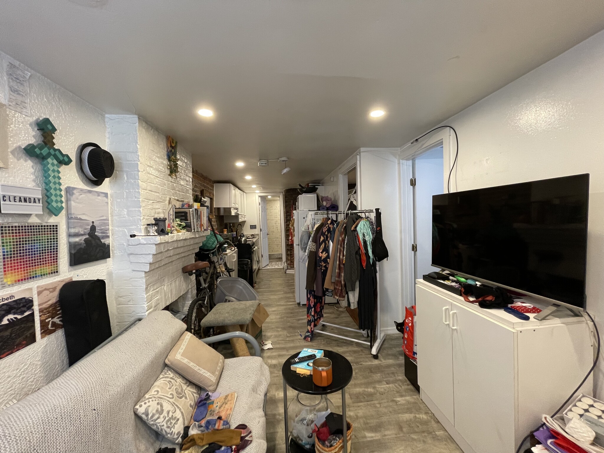 2 bed, 1 bath apartment for rent at 40 Anderson St Unit A, Beacon Hill — photo 2 of 9