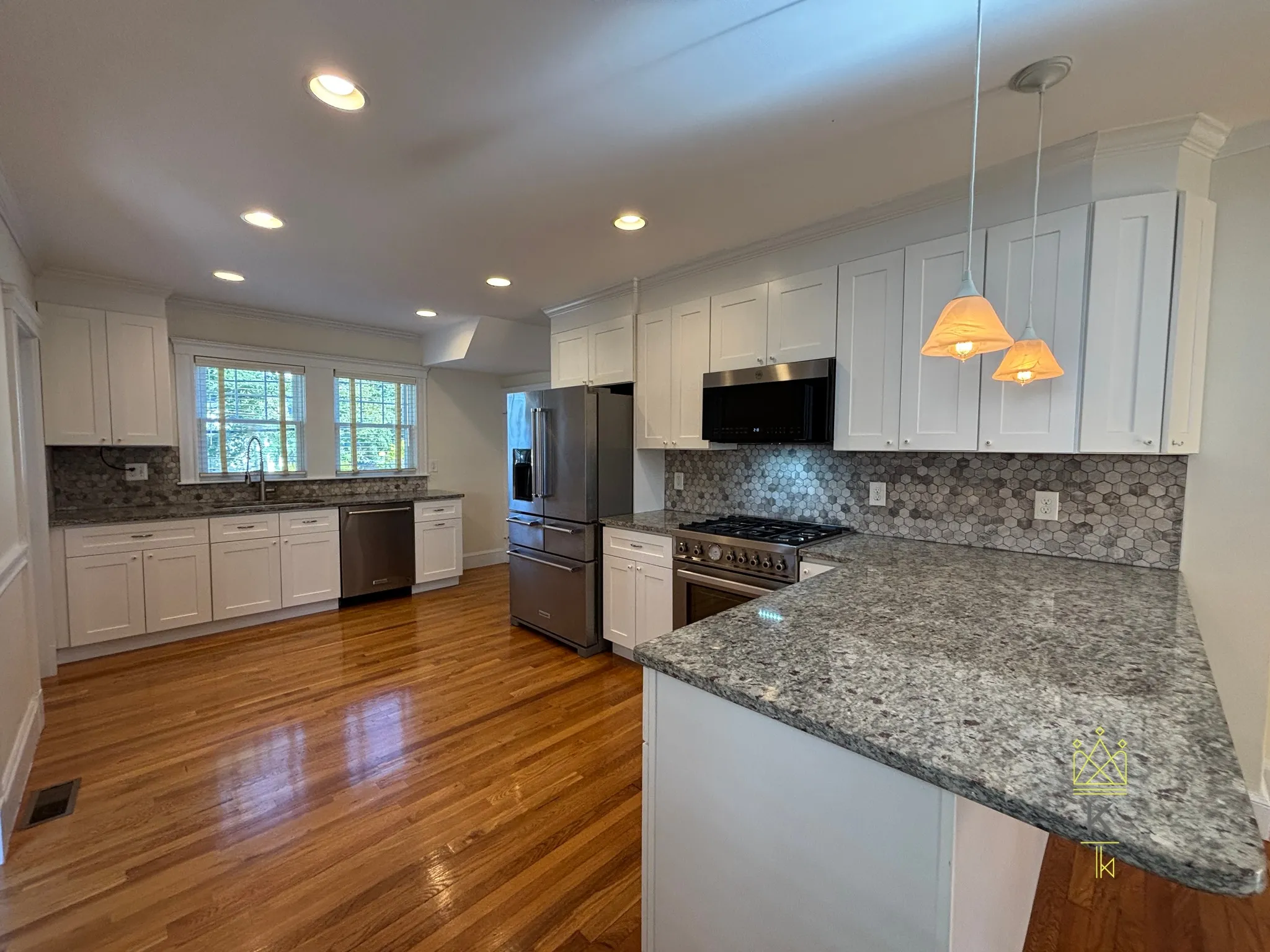 3 bed, 2 bath apartment for rent at 40 Ansonia Rd Unit 0, West Roxbury — photo 4 of 32