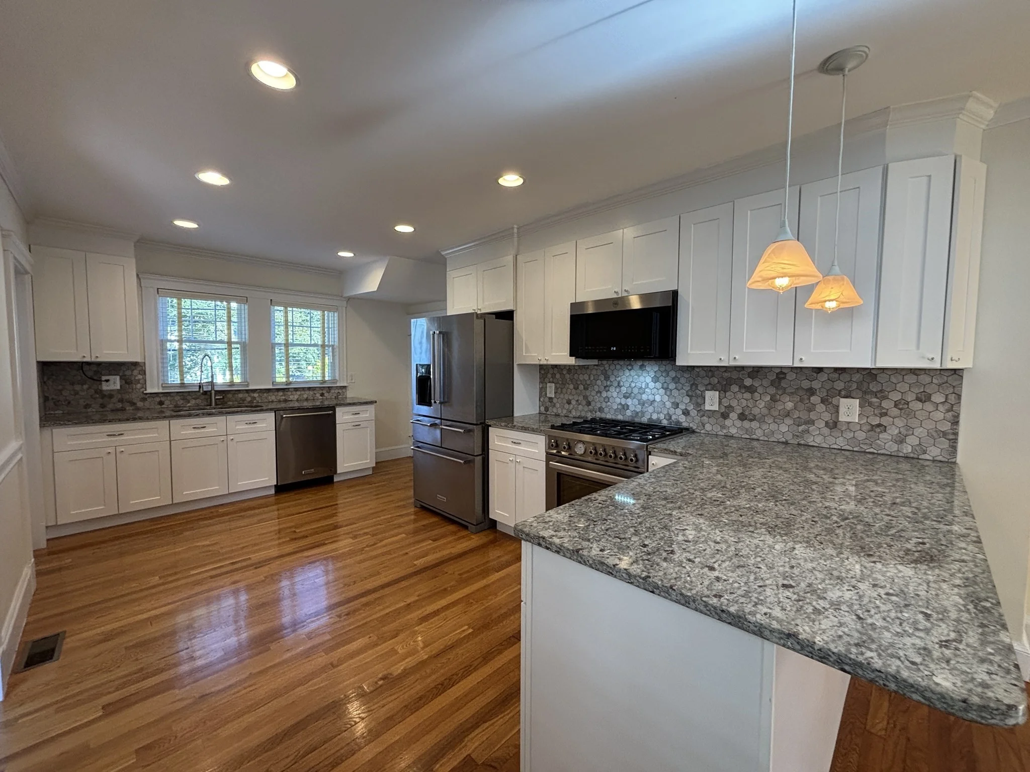 3 bed, 1 bath apartment for rent at 40 Ansonia Rd Unit 40, West Roxbury — photo 2 of 33
