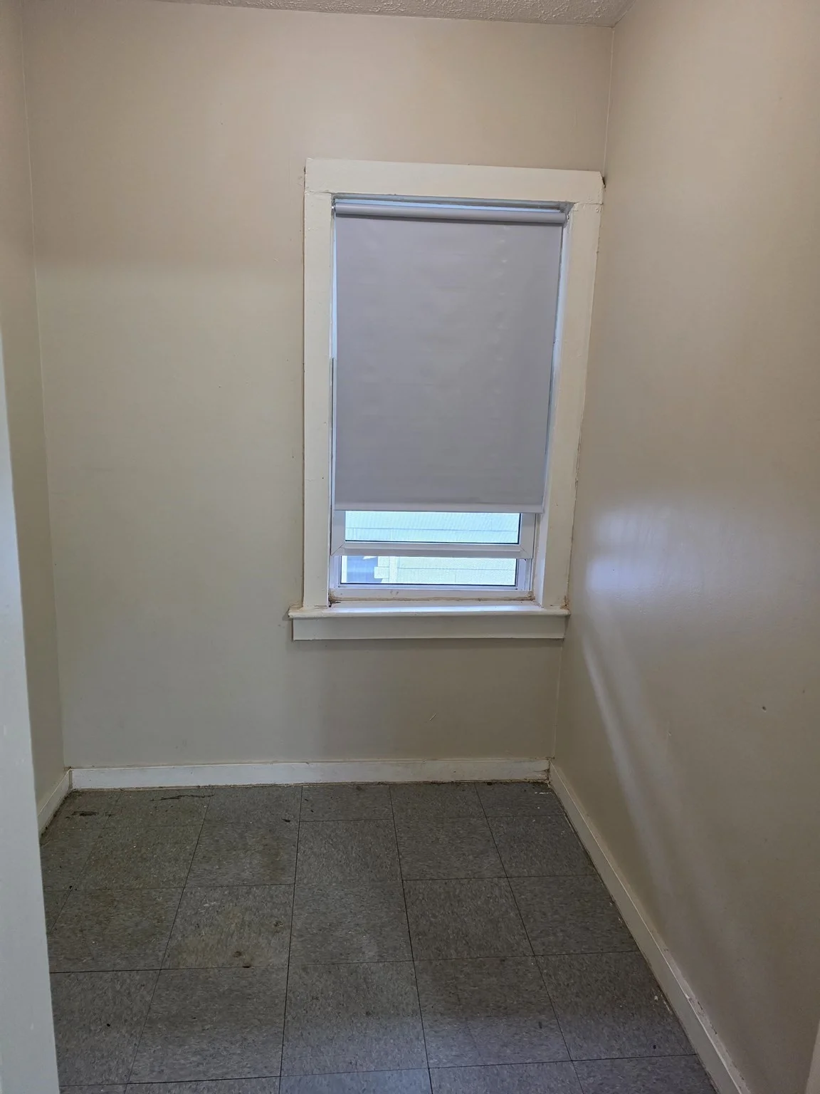 3 bed, 1 bath apartment for rent at 40 Arlington Unit 3, Lynn — photo 6 of 7