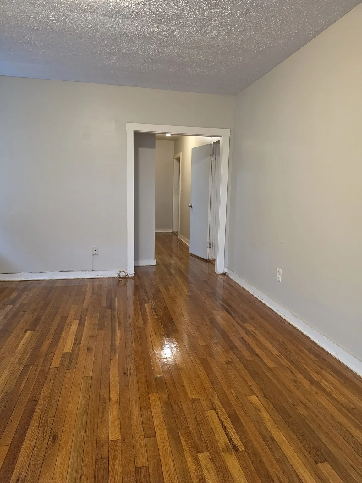 3 bed, 1 bath apartment for rent at 40 Arlington Unit 3, Lynn — photo 3 of 7
