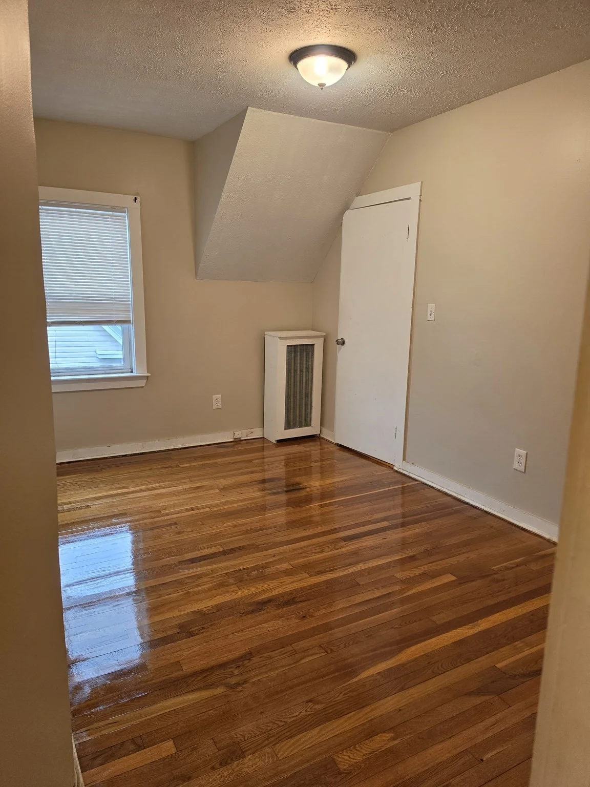 3 bed, 1 bath apartment for rent at 40 Arlington Unit 3, Lynn — photo 2 of 7