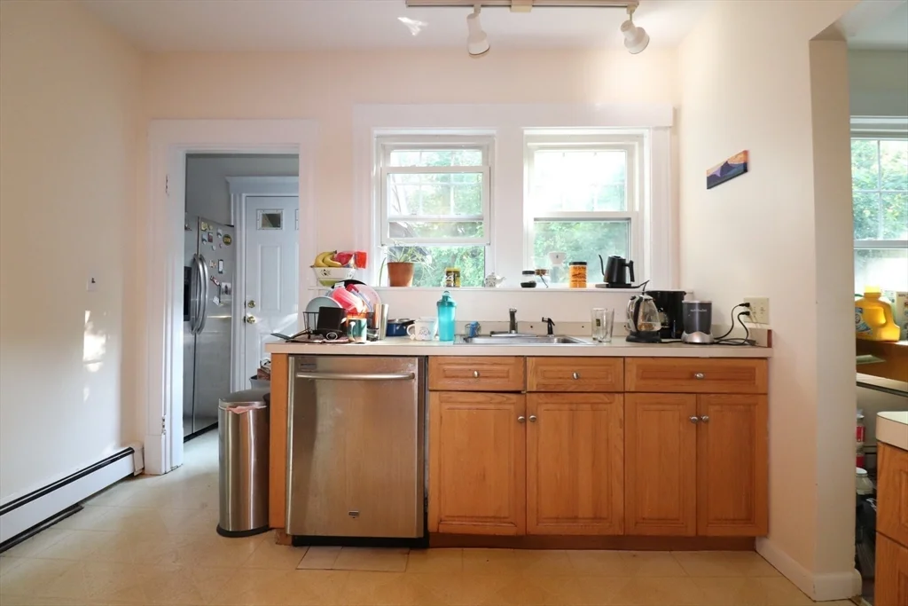 5 bed, 2 bath apartment for rent at 40 Atherton Rd Unit 2, Coolidge Corner — photo 6 of 25
