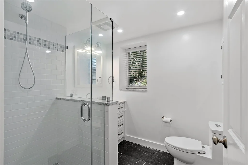2 bed, 2 bath apartment for rent at 40 Atlantic Ave Unit B, Rockport — photo 21 of 40